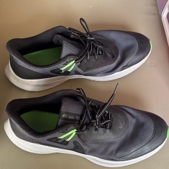 Men's Nike Run Shield Athletic Shoes 12 - Picture 4 of 5